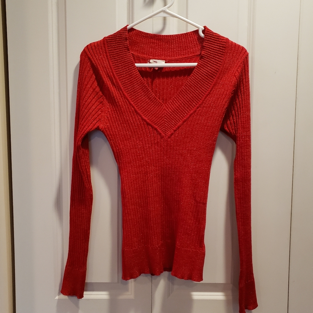 LEI Fitted V-Neck Red Sweater *runs small* Juniors Size XL